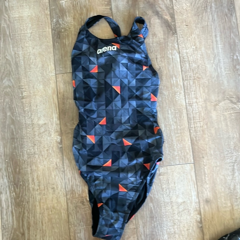 Arena Powerskin size 28.